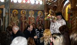 Η Σταυροπροσκύνηση στην Αγ. Τριάδα Πετρ.