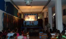 Ο Καραγκιόζης «φούρναρης» και «γραμματικός» στην Αγ. Τριάδα Πετρ.