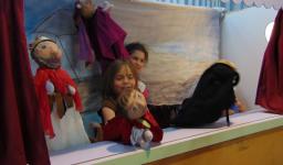 Παράσταση κουκλοθέατρου δόθηκε στην Αγ. Τριάδα Πετρ.