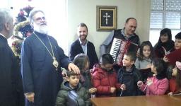 Τα κάλαντα της πρωτοχρονιάς στον Μητροπολίτη