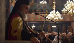 Ο Μητροπολίτης Ιλίου συνομιλεί με ενορίτες για τα έκτακτα μέτρα