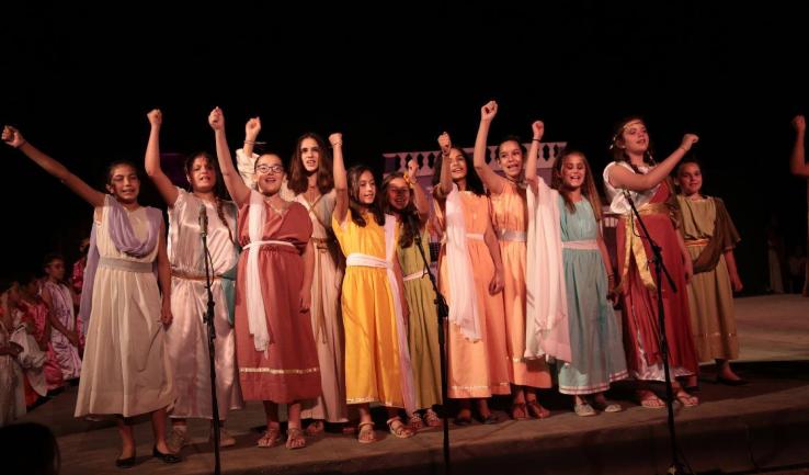 Μεγάλη επιτυχία στη γιορτή αλληλεγγύης της Αγ. Τριάδας Πετρ.