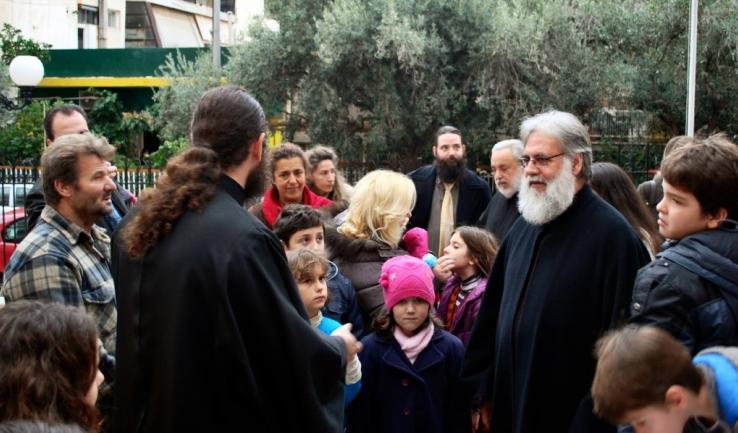 Φύτευση του περιβόλου της Αγίας Γλυκερίας από τα παιδιά και τον Επίσκοπο