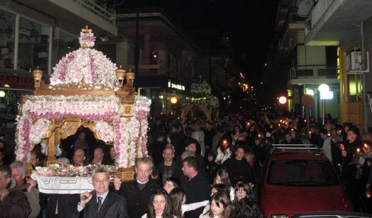 Επιτάφιος στον Μητροπολιτικό Ναό Ιλίου και αντάμωμα Επιταφίων
