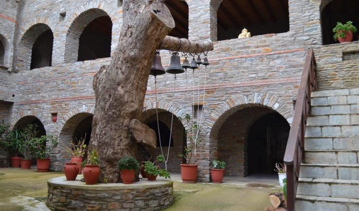 Εκδρομή της Αγ. Τριάδας Πετρουπ. στην Άνδρο